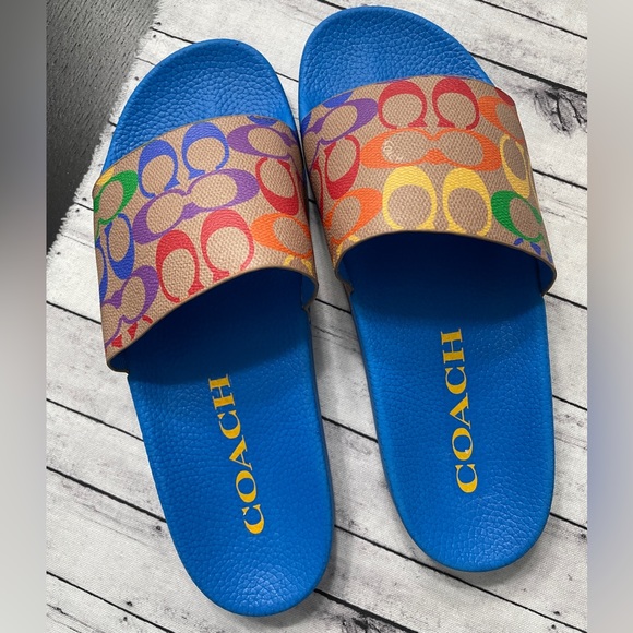 New COACH
Men's Signature Rainbow Logo Print Slides - Picture 10 of 10